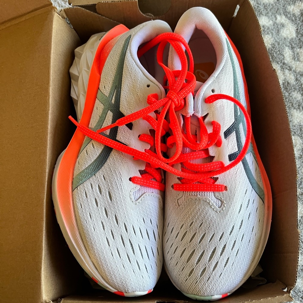 ASICS Novablast 2